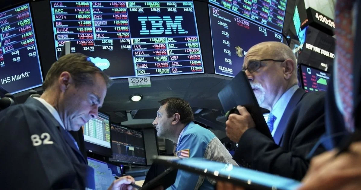 Dow Jones giảm hơn 400 điểm