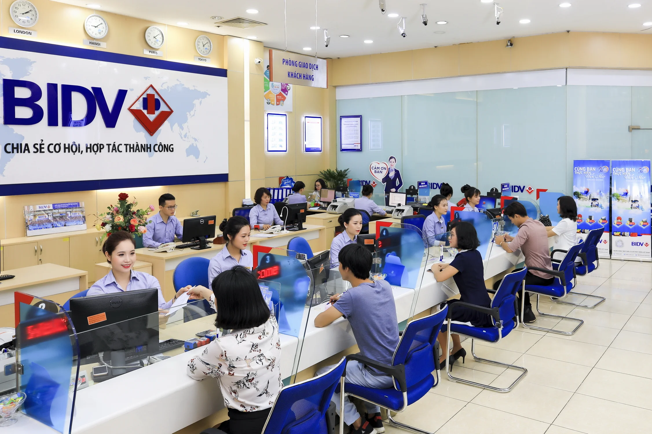 Phân tích cơ bản về giá cổ phiếu của ngân hàng BIDV ở thời điểm hiện tại