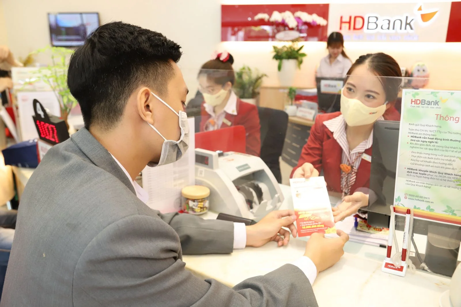 HDBank đáp ứng nhu cầu giao dịch tài chính mọi lúc mọi nơi