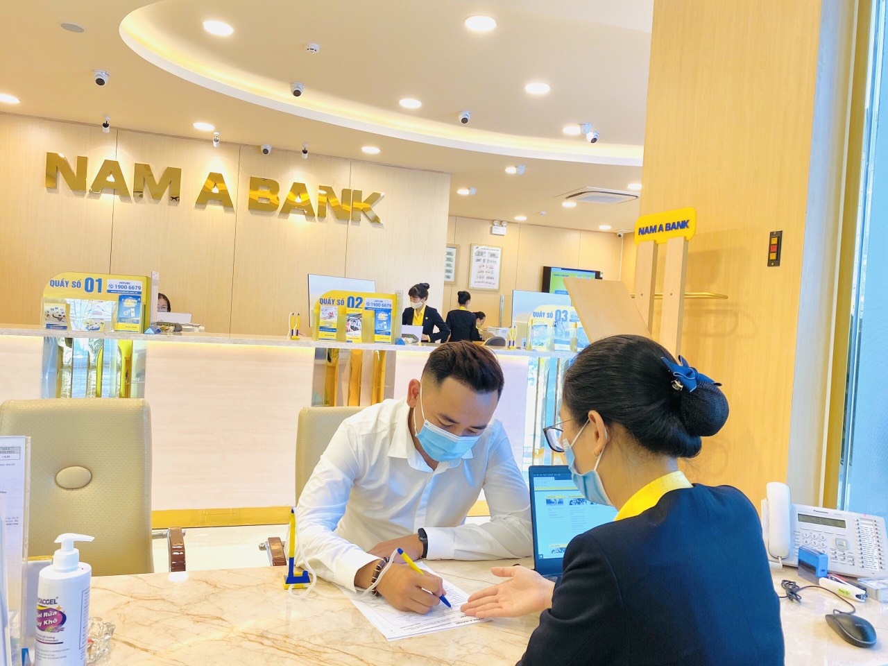Nam A Bank tung nhiều ưu đãi, hỗ trợ khách hàng mùa dịch