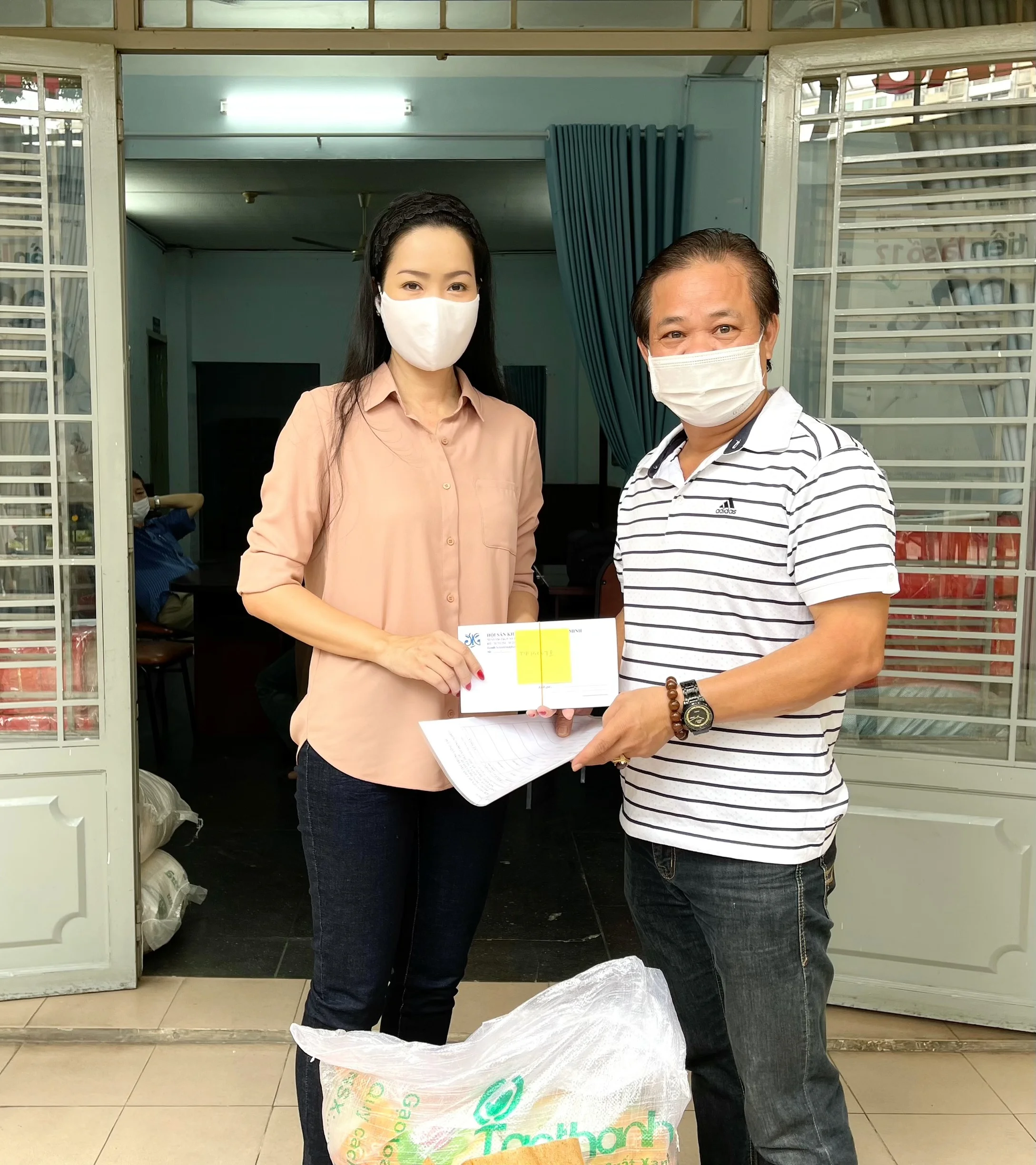 Ấm tình nghệ sĩ giữa mùa dịch
