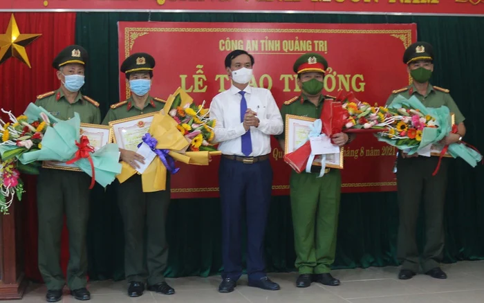 khen thưởng
